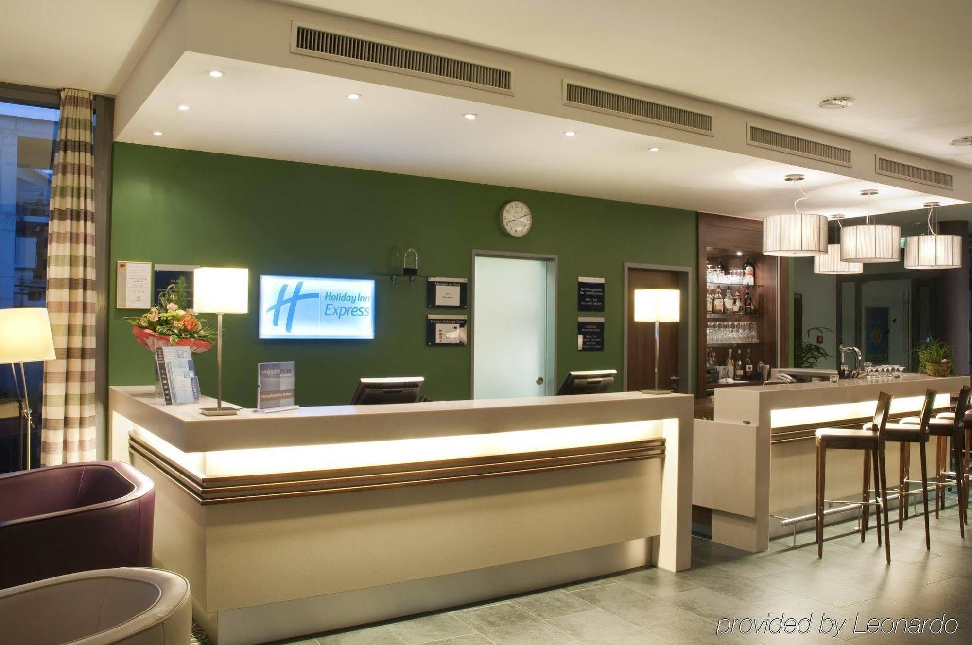 Express By Ihg Hotel 3*